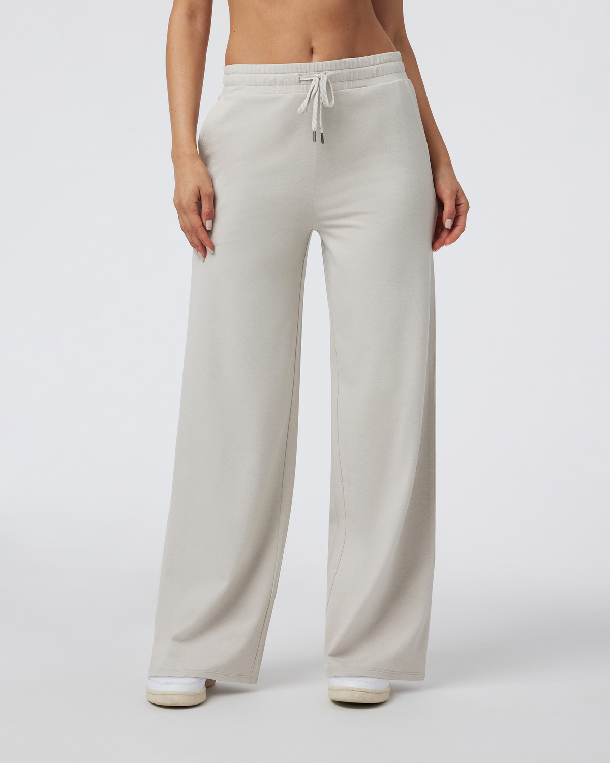 VW4023HEE_FA24_W_ECOMM_PANTS_FRONT_2.jpg
