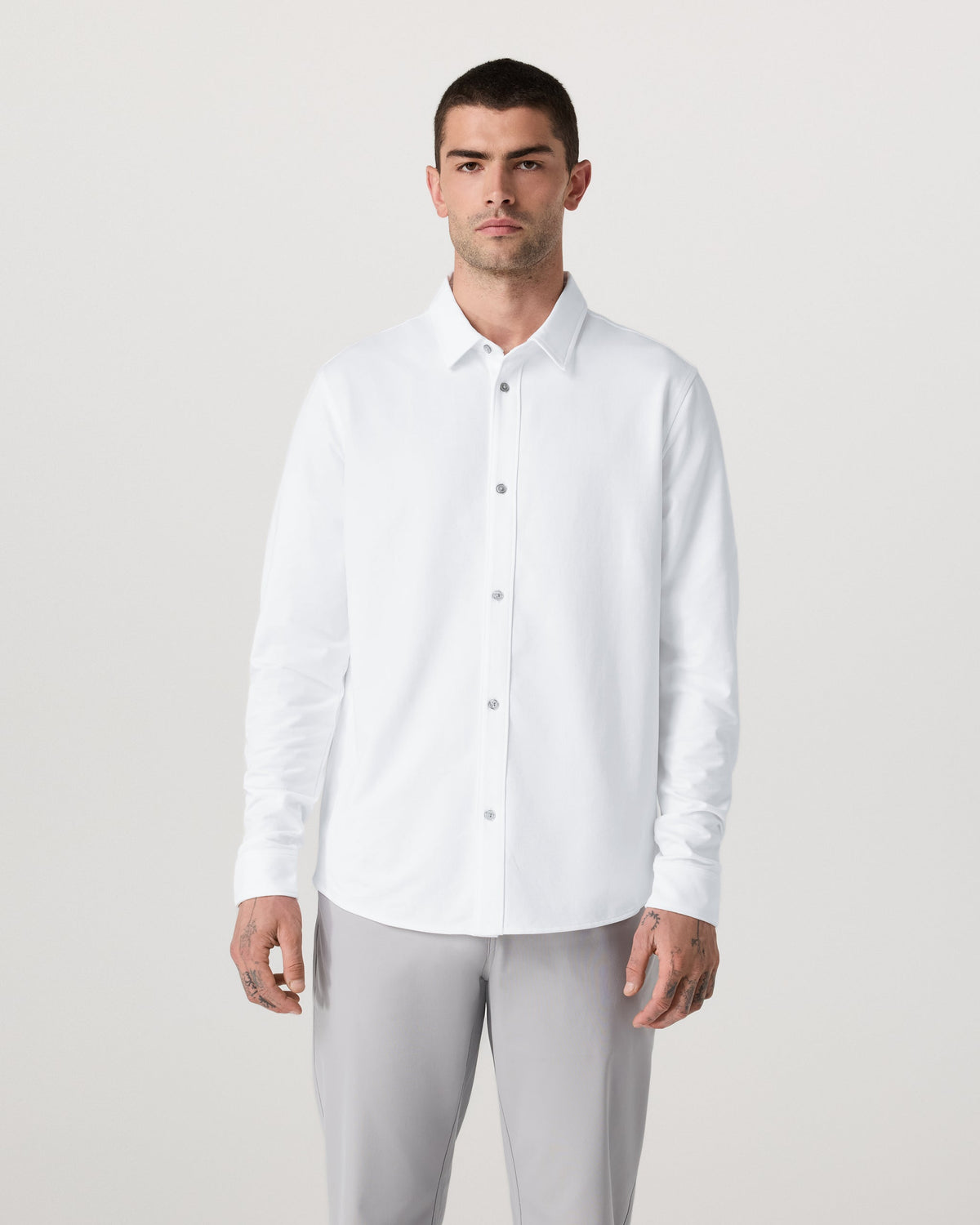 V1101WHT_FA25_M_ECOMM_TOPS_FRONT_2.jpg
