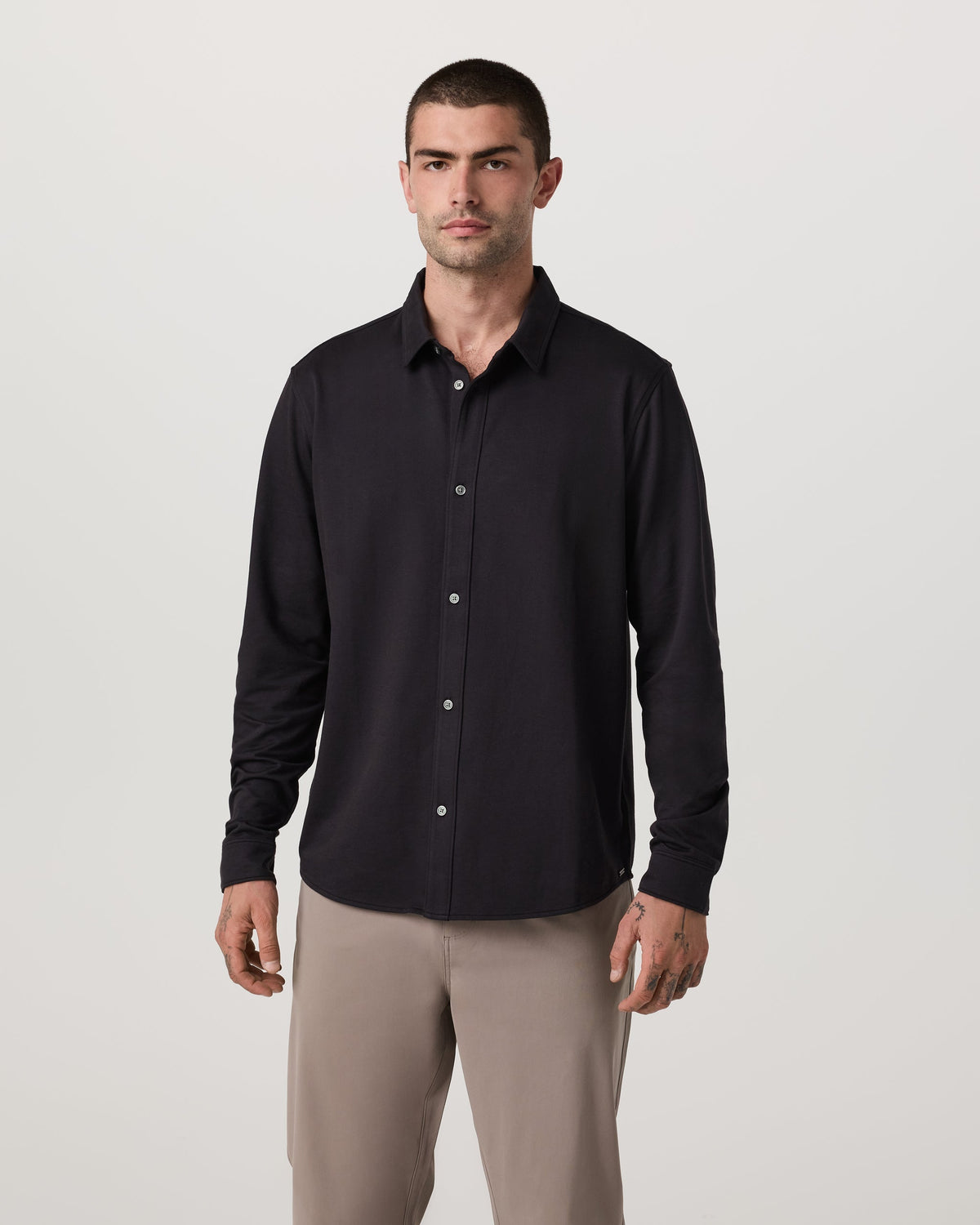 V1101BLK_FA25_M_ECOMM_TOPS_FRONT_3.jpg