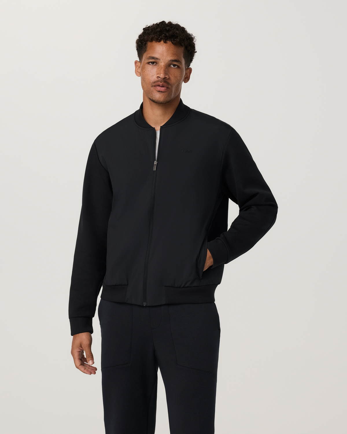 V5093WBL_FA26_M_APPAREL_FRONT_2.jpg