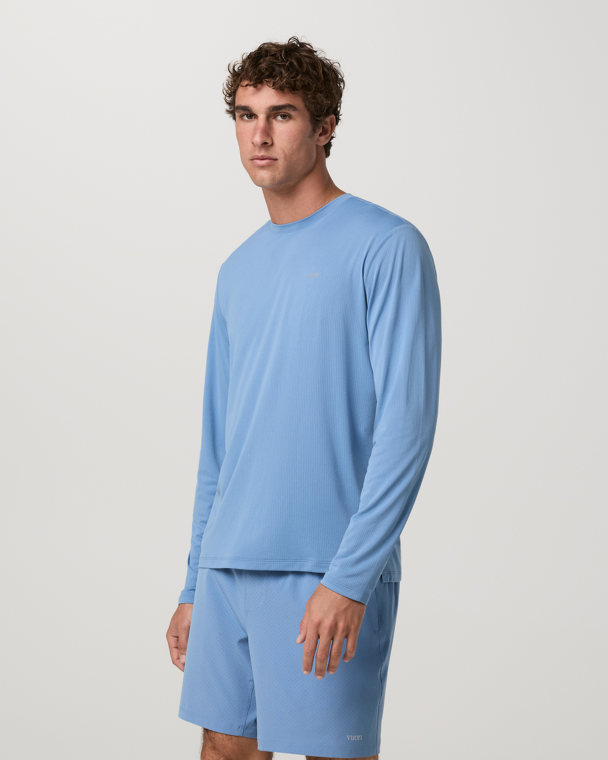 V1156IBL_FA26_M_TOPS_FRONT_2.jpg
