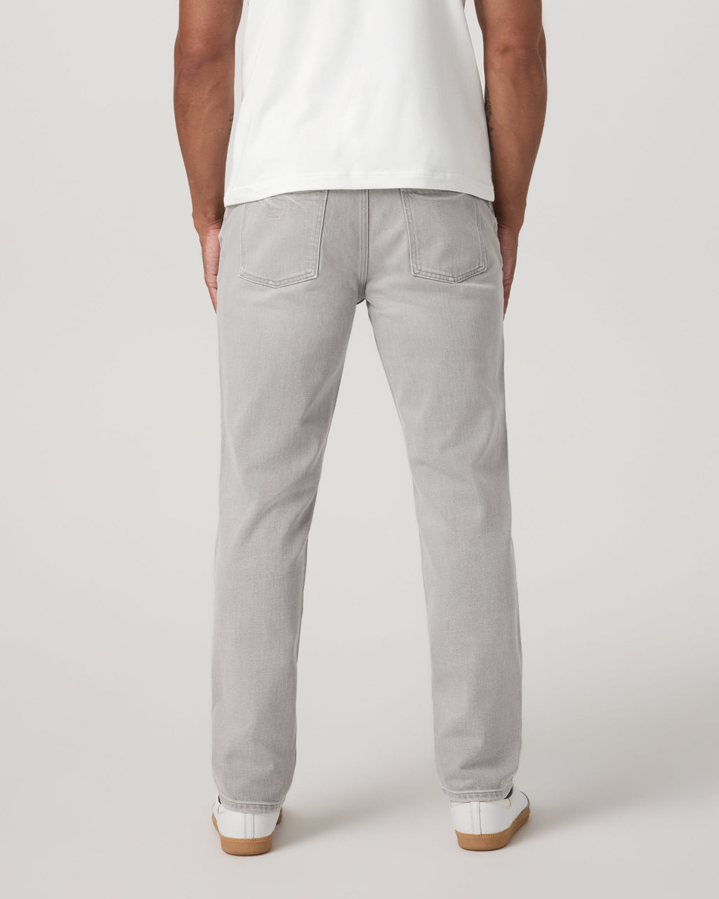 Vuori Vintage Jean Classic Fit 32" | MoonWash Denim