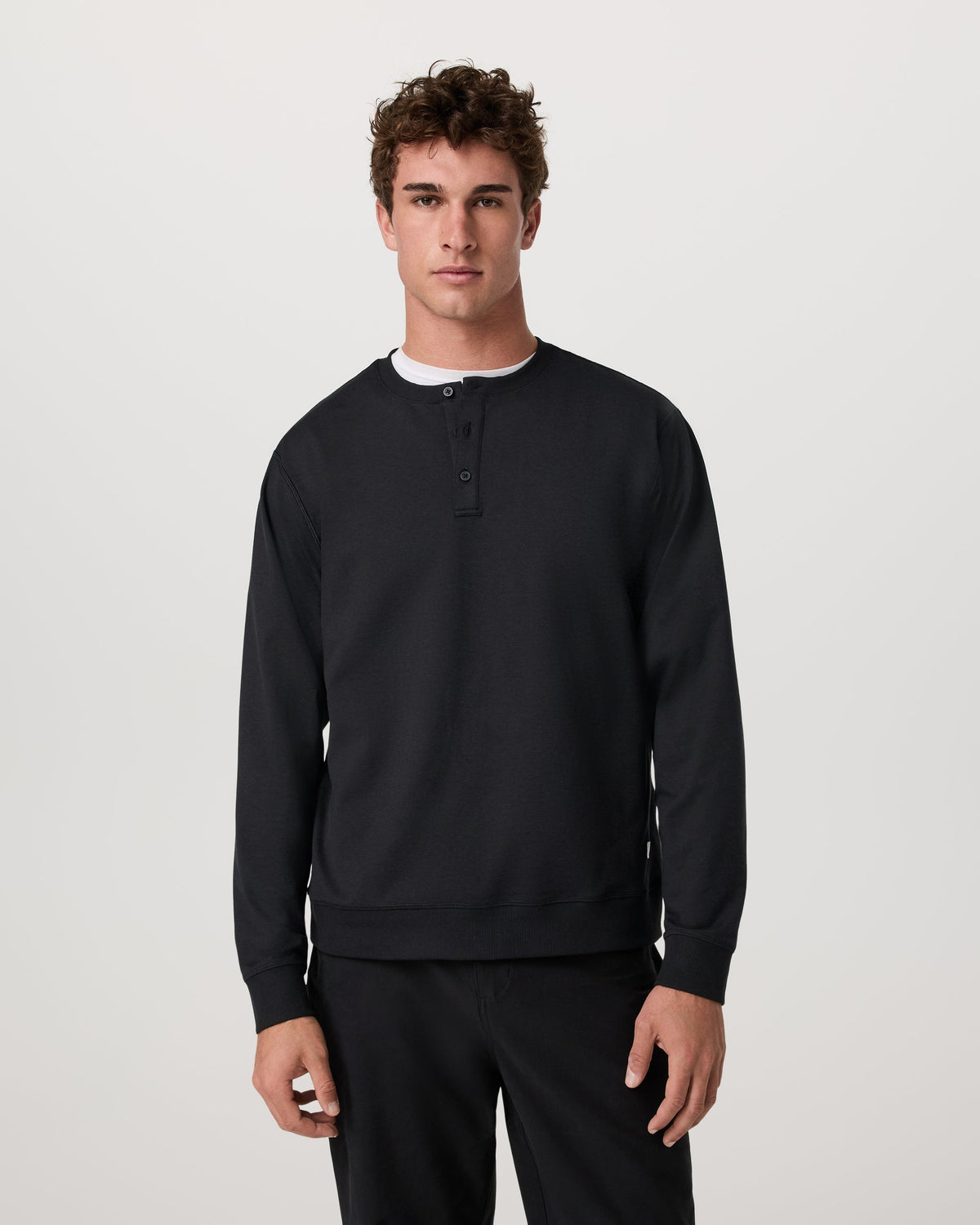 V2022HBK_FA25_M_ECOMM_TOPS_FRONT_3.jpg
