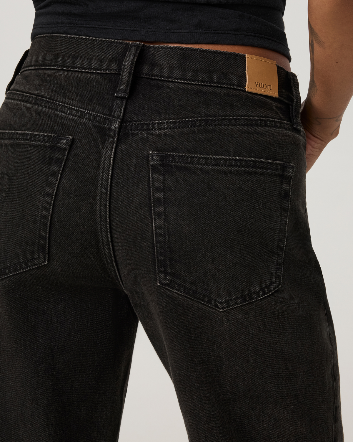 Women's Vuori Vintage Straight Leg Jean 30" | Black Wash Denim