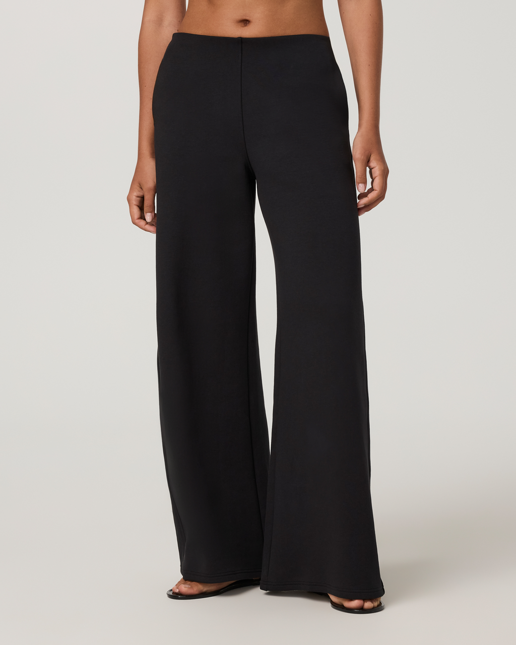 Vuori Galaxy High Rise Wideleg- Short | Black