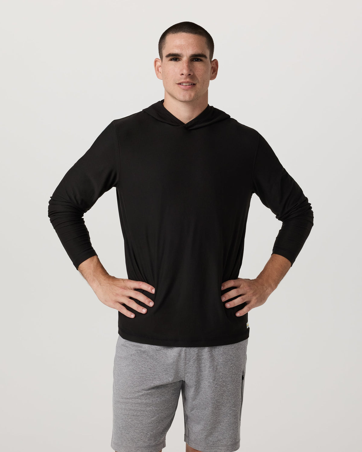 V1019BLK_FA25_M_ECOMM_TOPS_FRONT_2.jpg